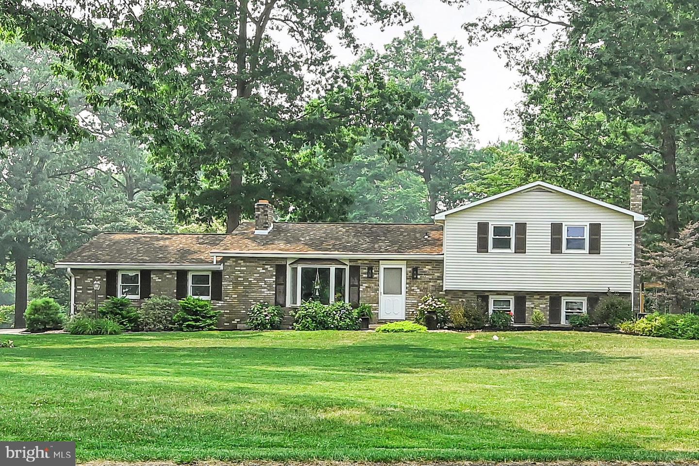 2 Shady Ln Property Photo 16