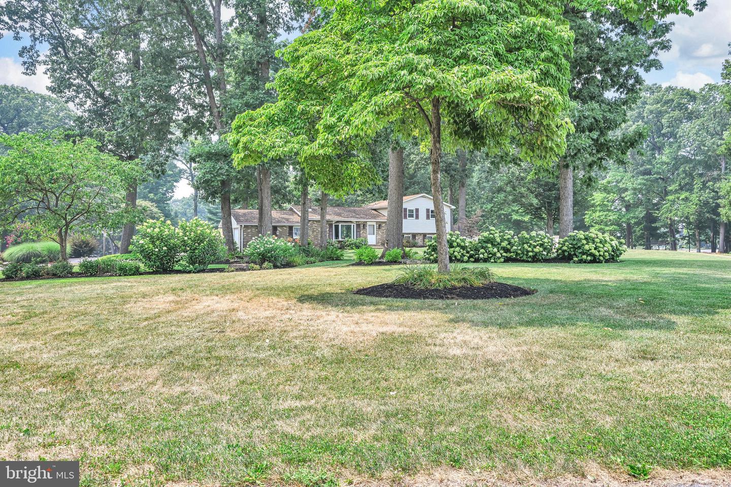 2 Shady Ln Property Photo 17