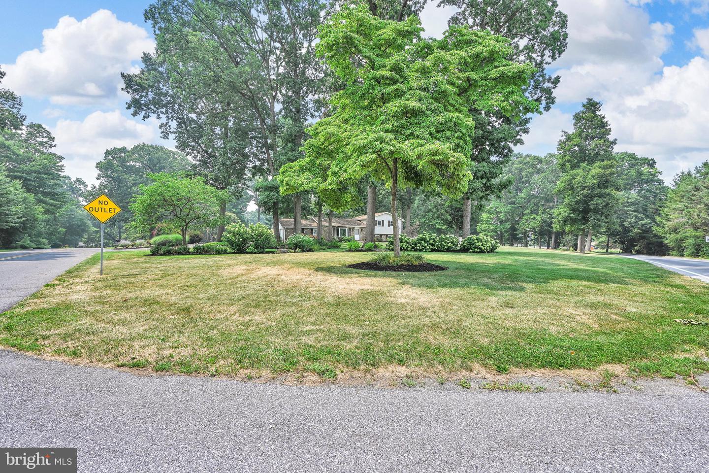 2 Shady Ln Property Photo 19