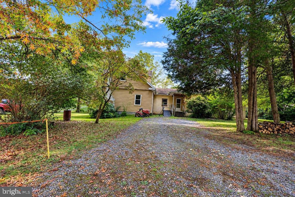 113 Lindbergh Dr Property Photo 4