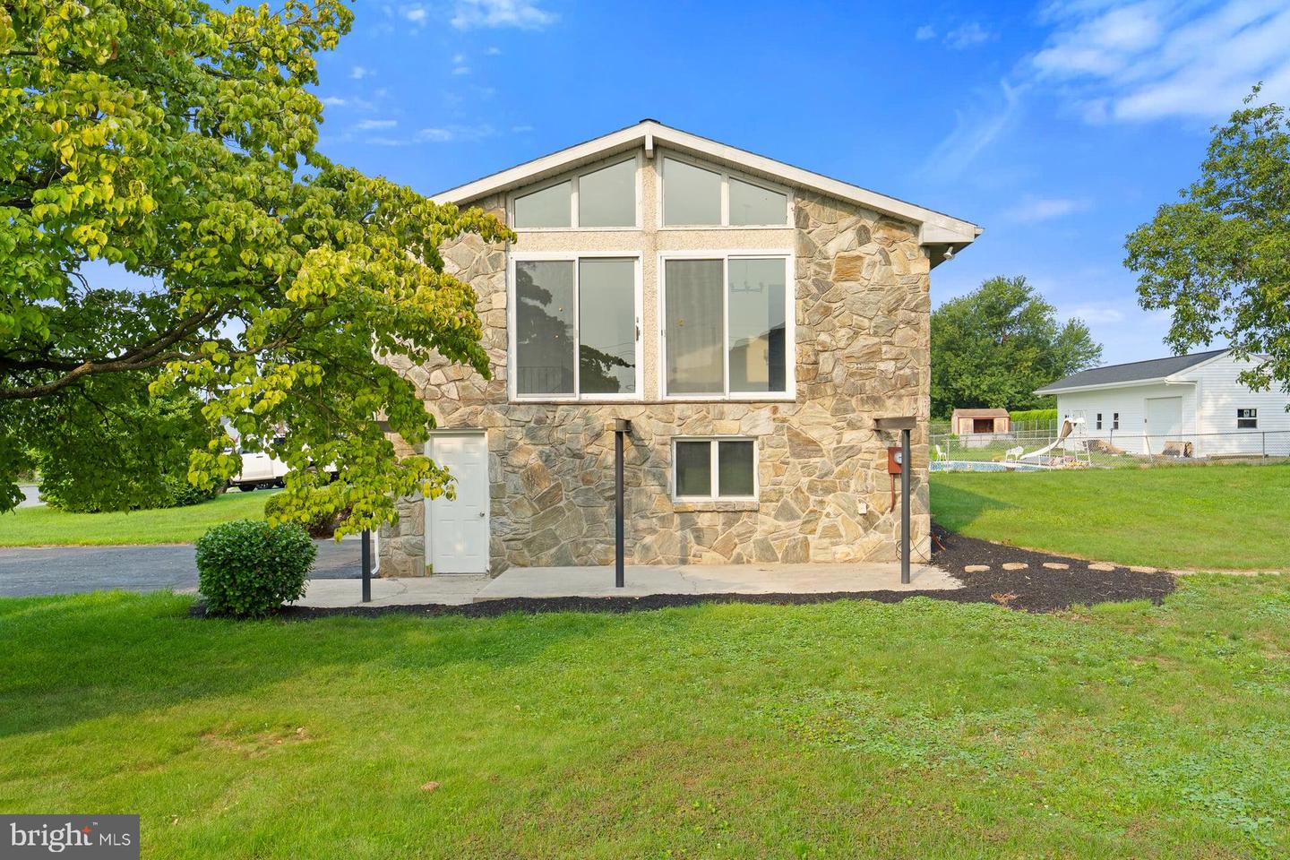 1147 Cedar Crest Dr Property Photo 4