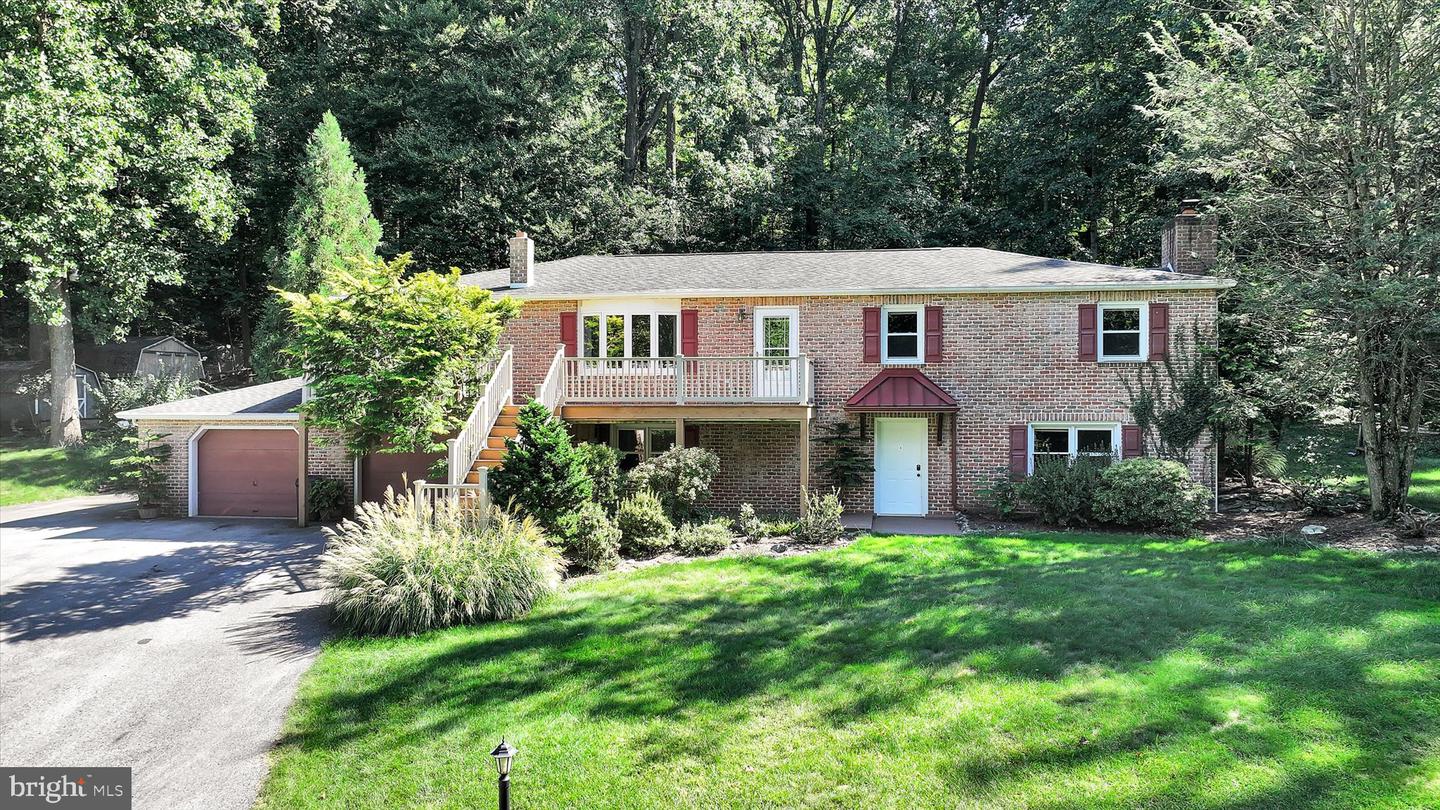 654 Woodlawn Dr Property Photo 1