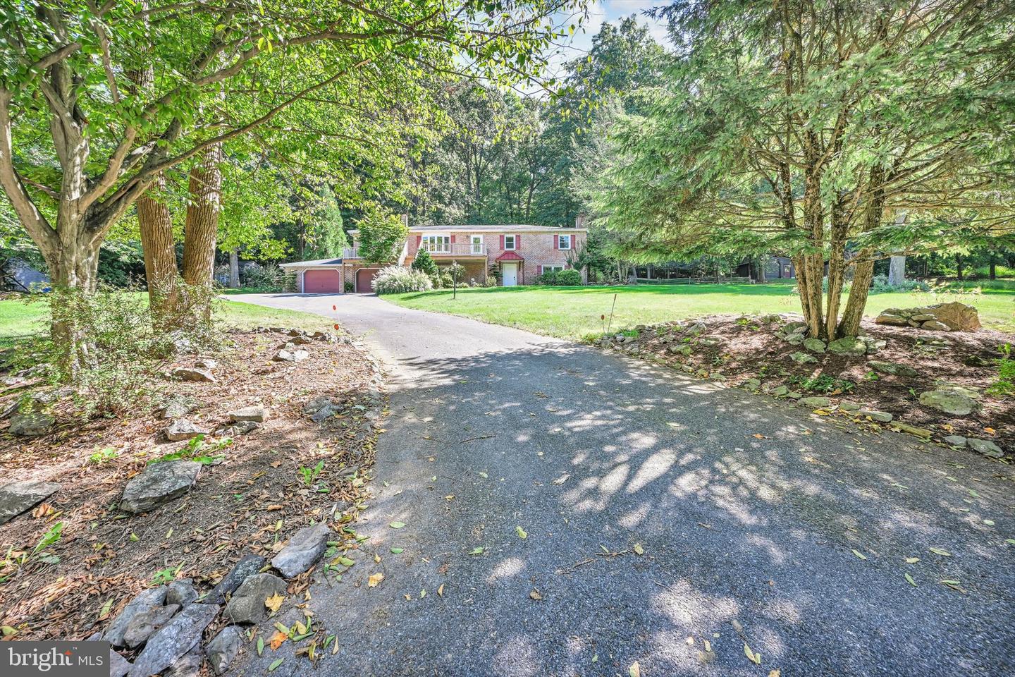 654 Woodlawn Dr Property Photo 4