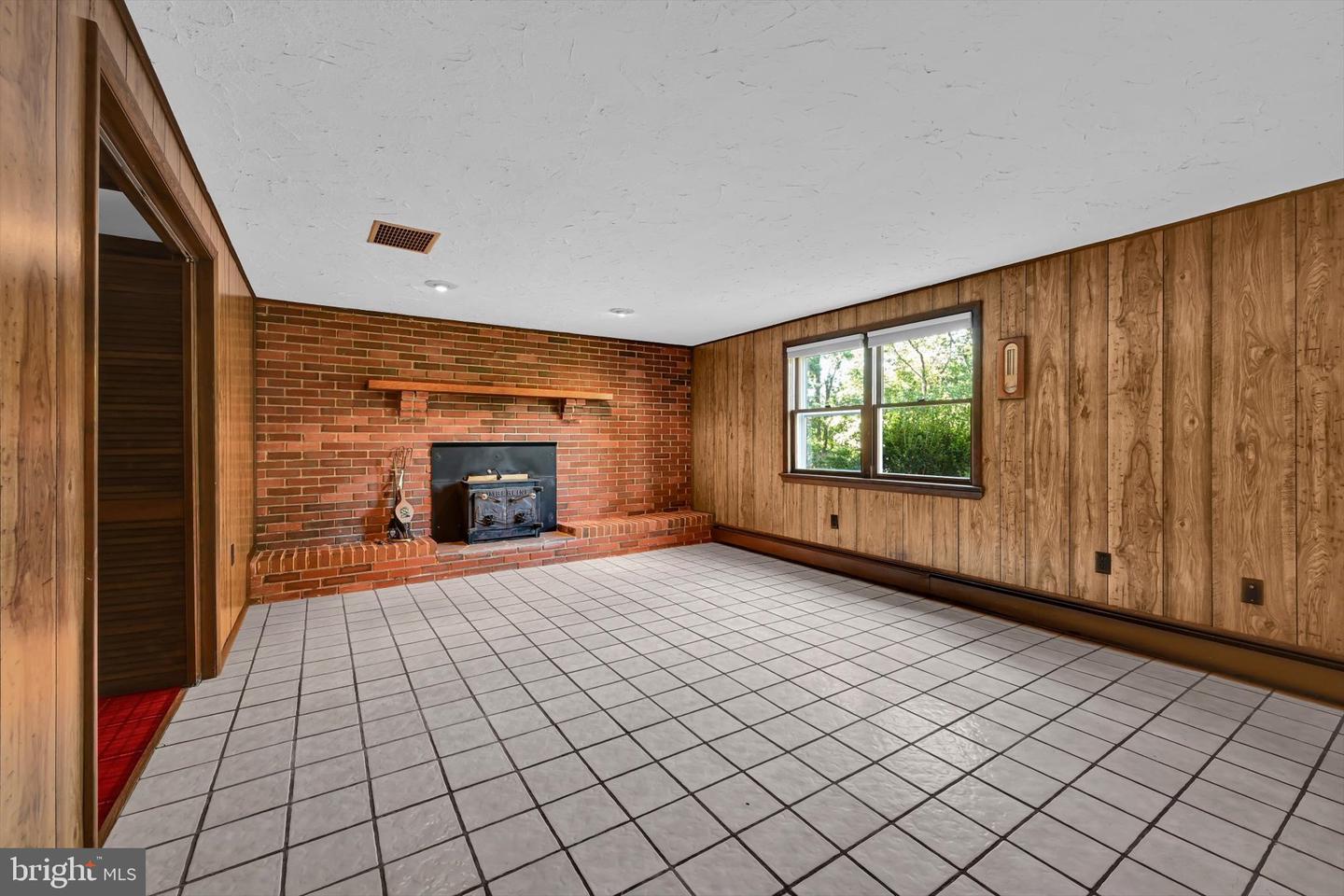 654 Woodlawn Dr Property Photo 25