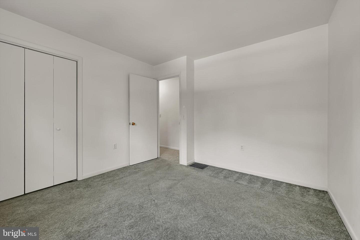 654 Woodlawn Dr Property Photo 35