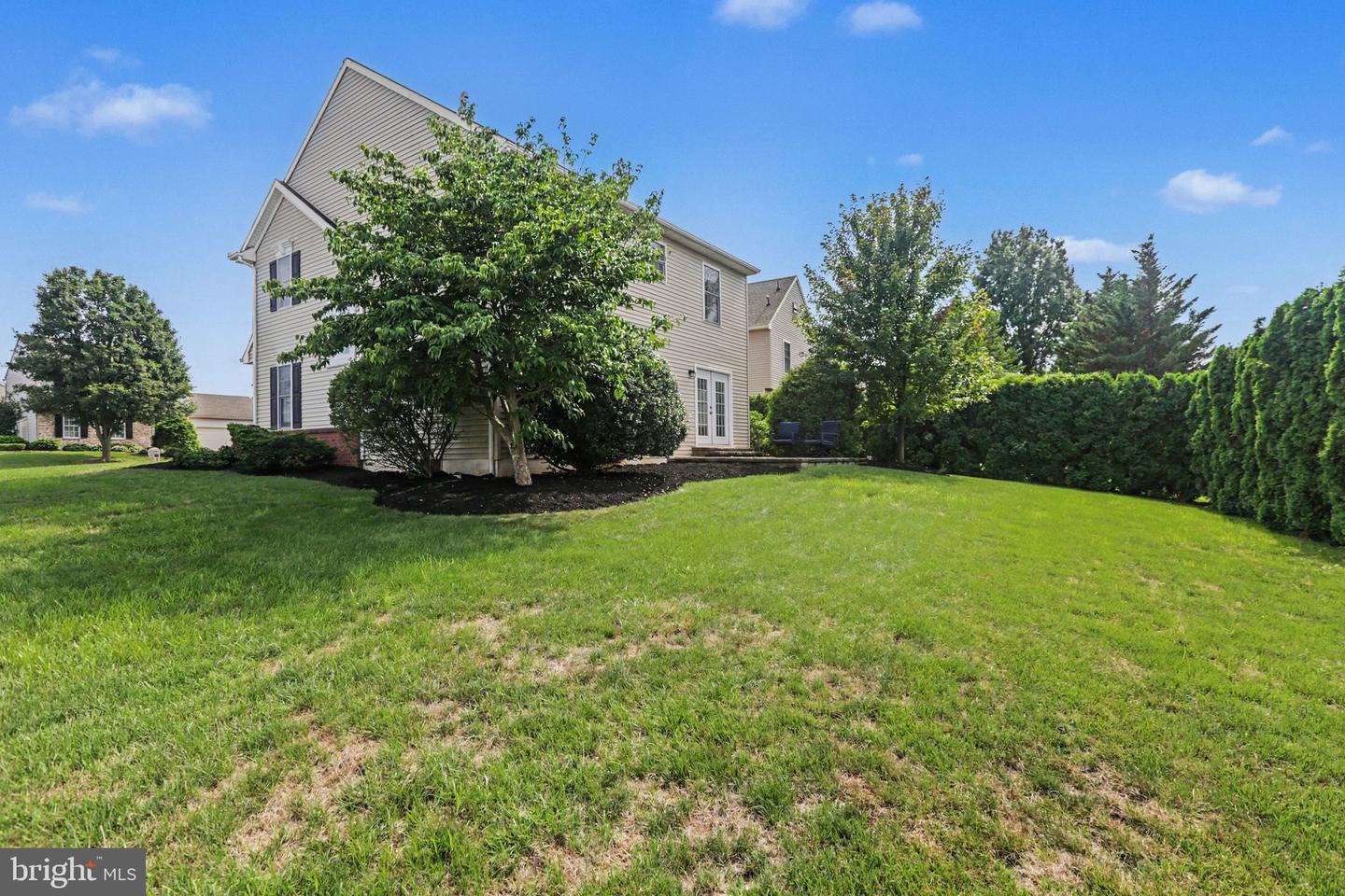 470 OAK LN Property Photo 1