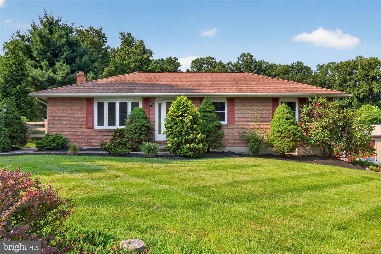 239 Lawn Rd Property Photo 1
