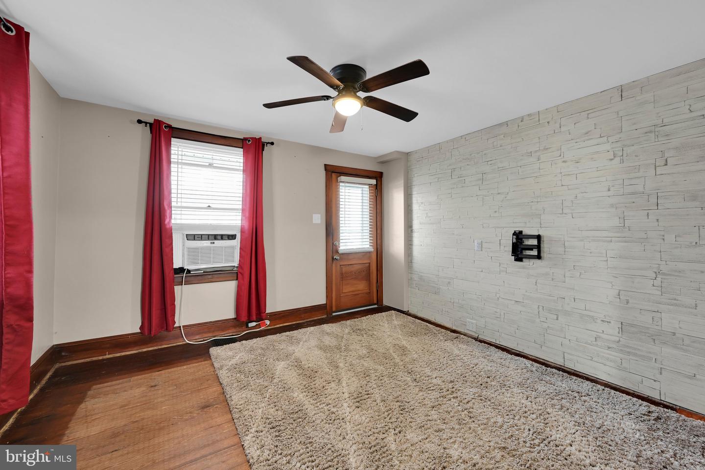 117 W Main St Property Photo 6