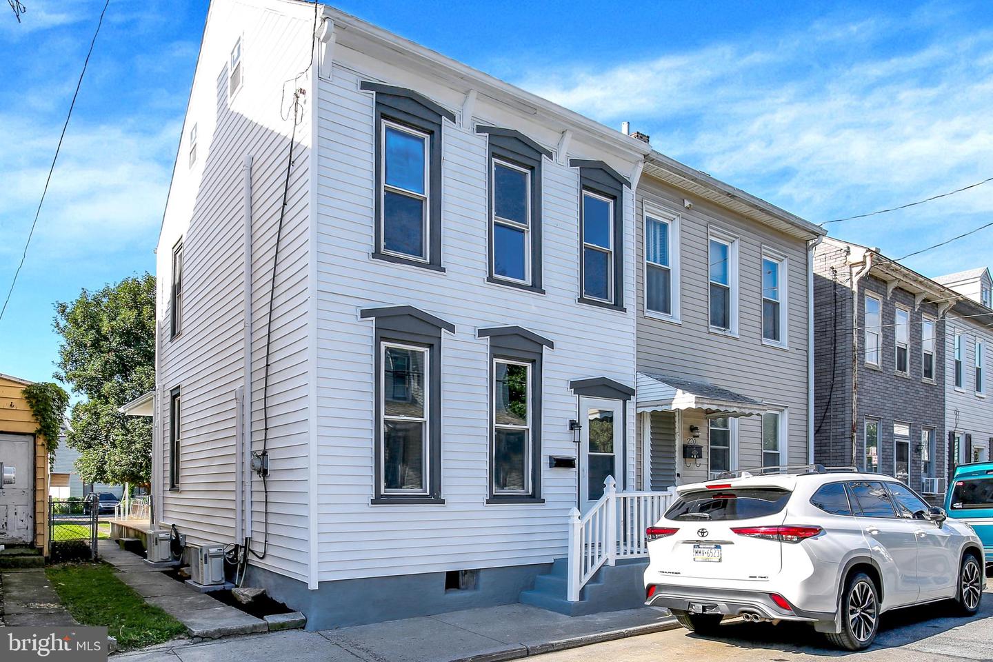 218 Guilford St Property Photo 1