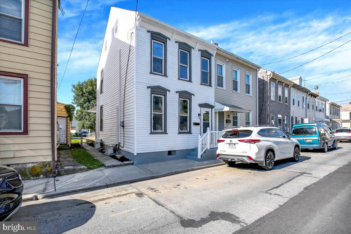 218 Guilford St Property Photo 4
