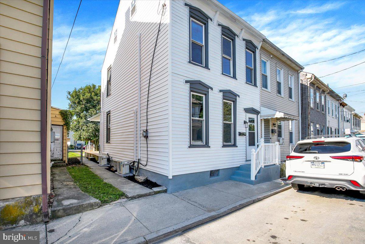 218 Guilford St Property Photo 5