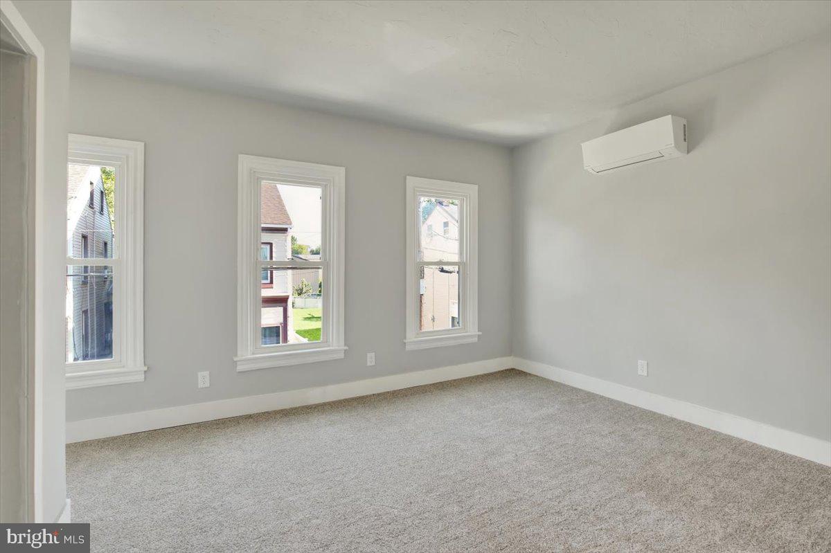218 Guilford St Property Photo 16