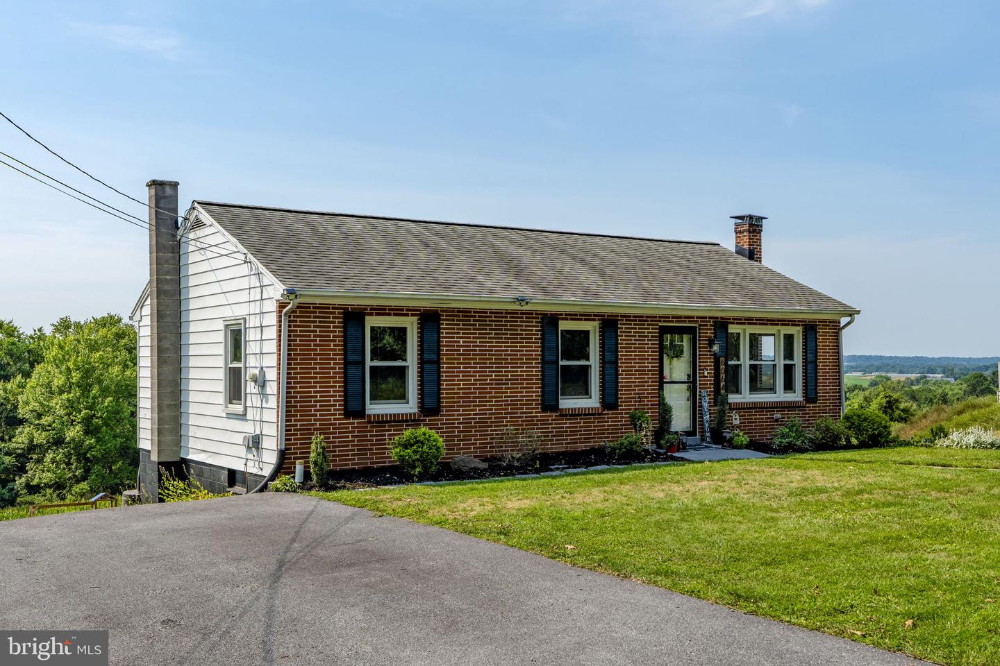 8064 Colebrook Rd Property Photo 4