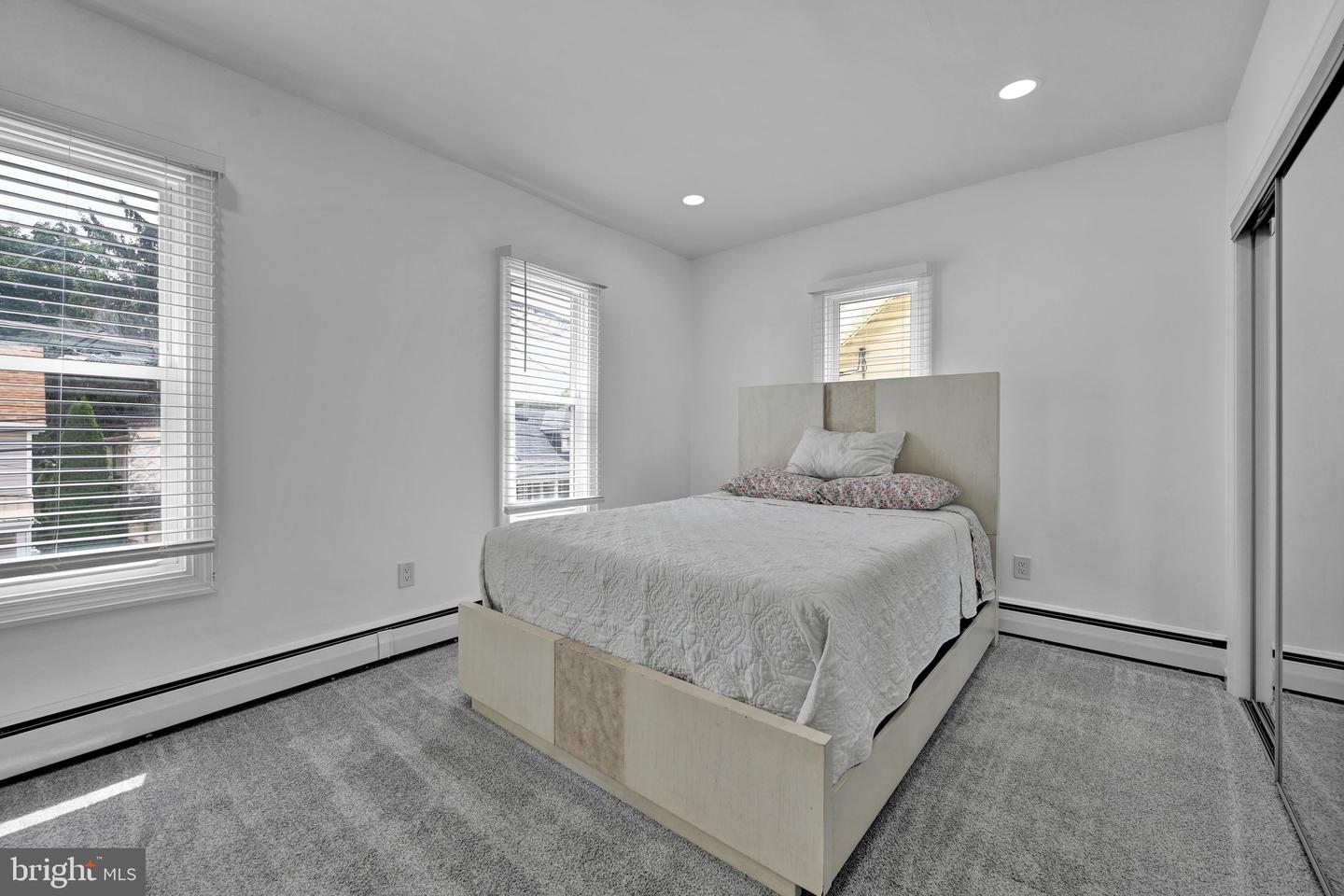 113 E Main St Property Photo 15