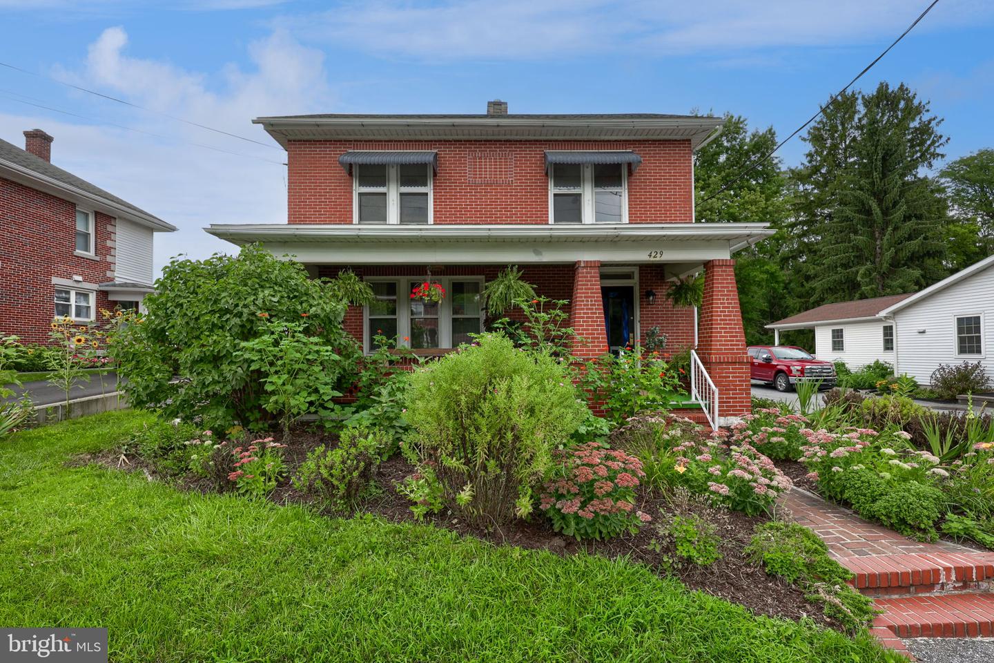 429 W Main Ave Property Photo 1