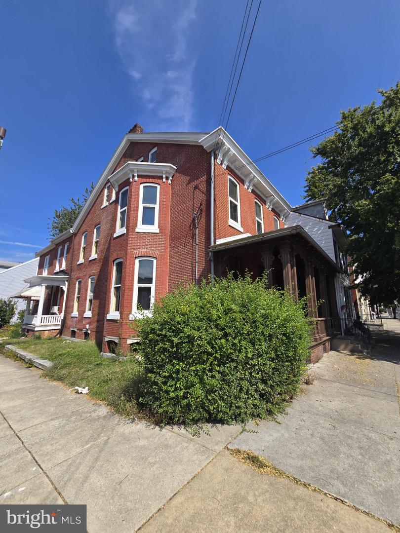 1017 Chestnut St Property Photo 4