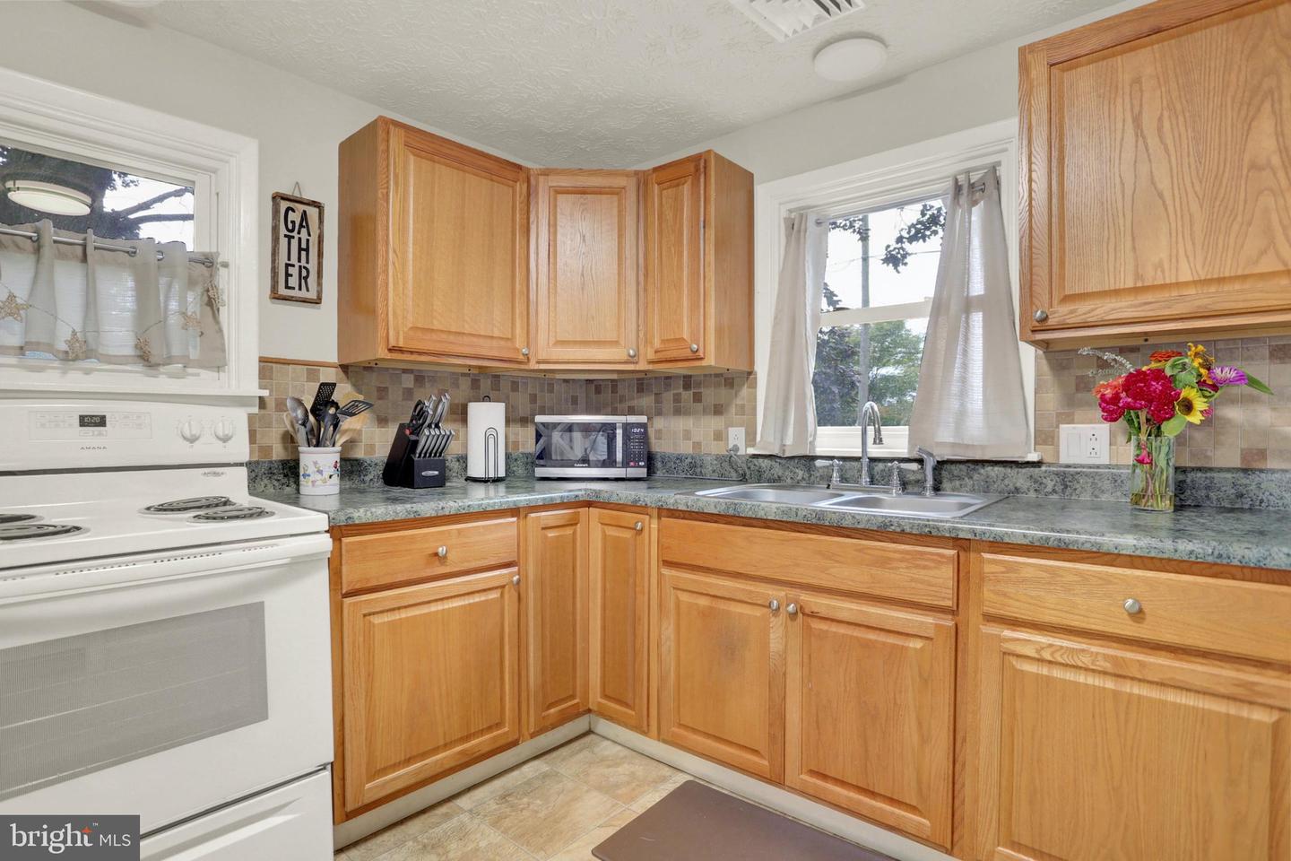 832 W Maple St Property Photo 10