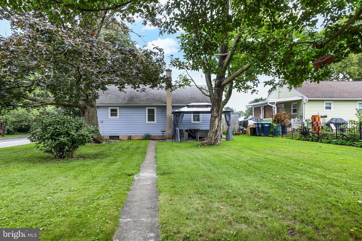 832 W Maple St Property Photo 31