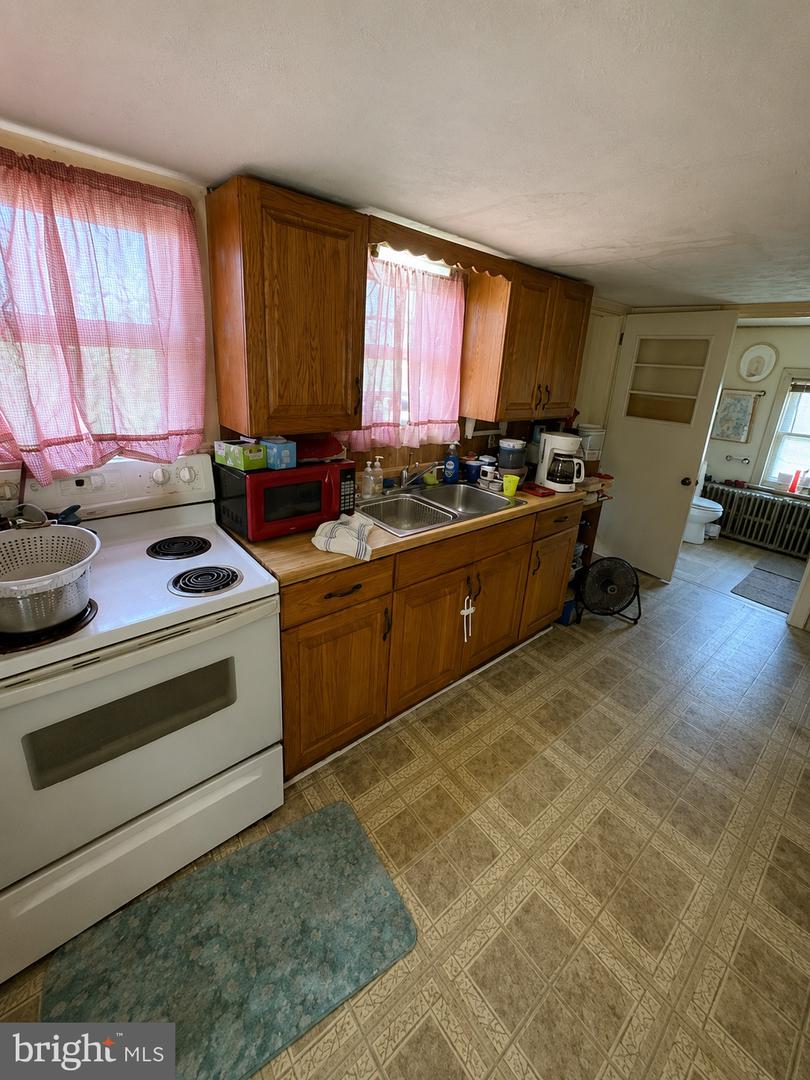 1911 Pine St Property Photo 3