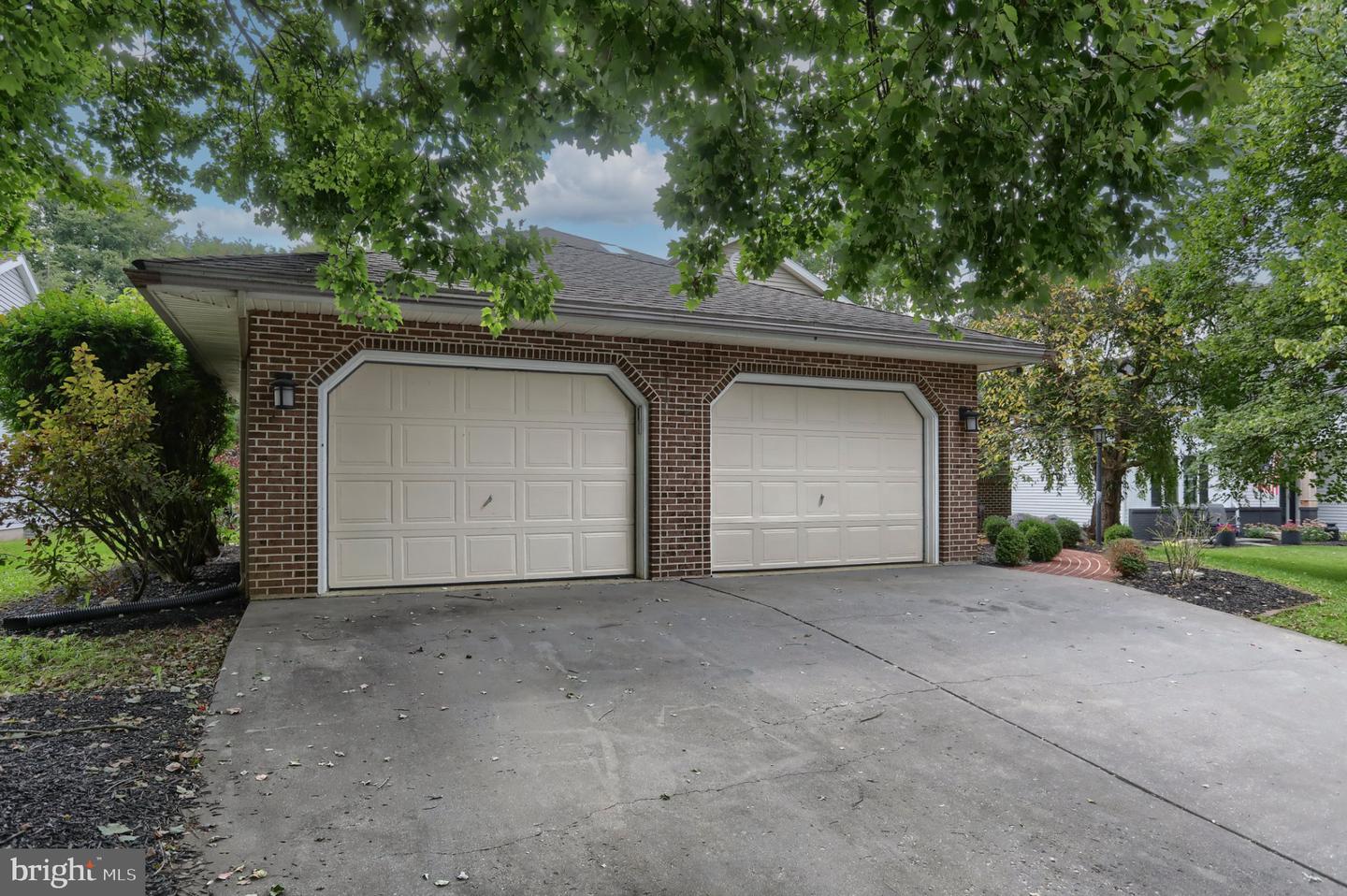 717 Brookside Ln Property Photo 38