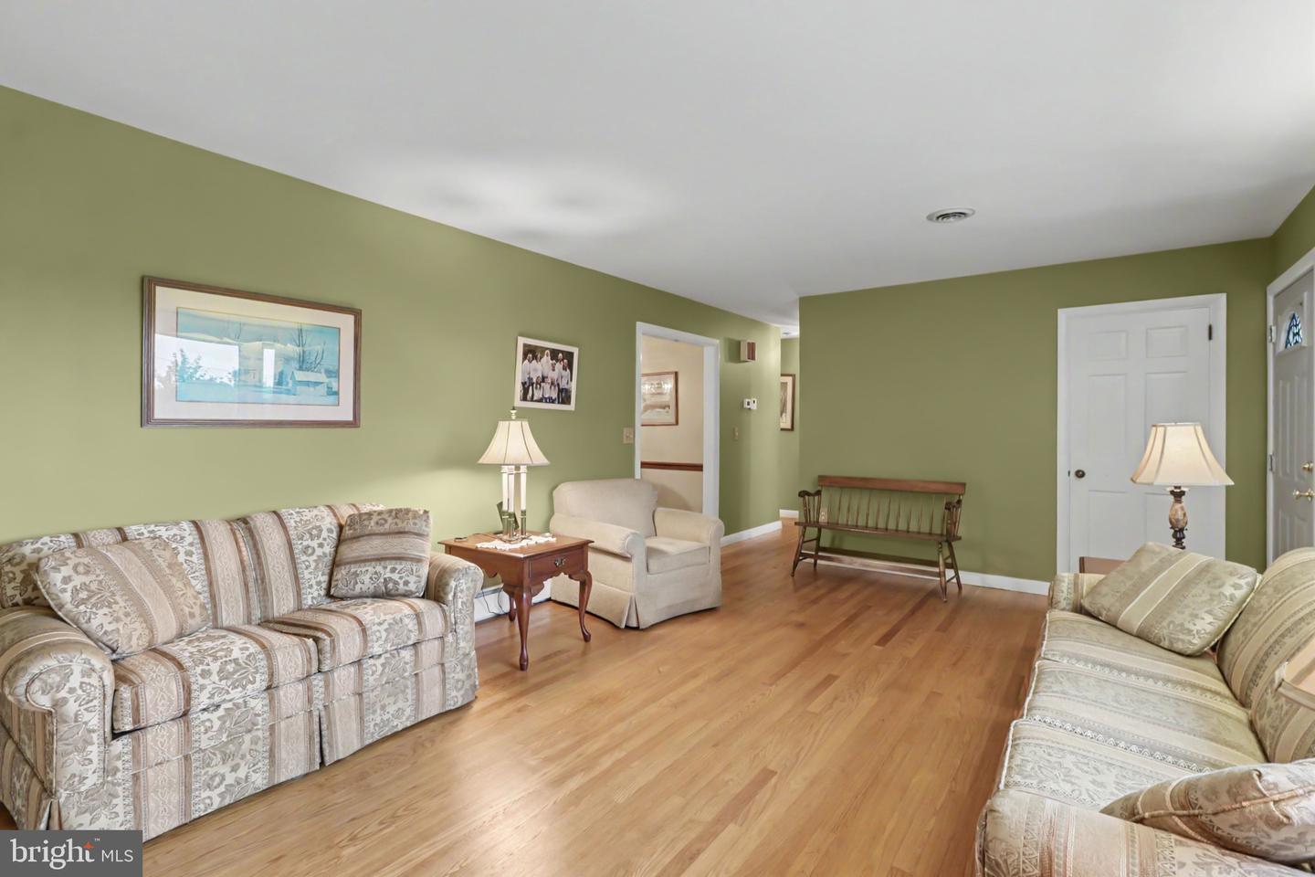 11 W Larch St Property Photo 13