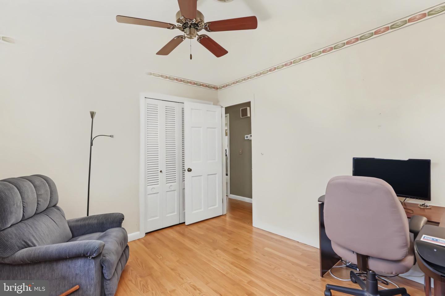 11 W Larch St Property Photo 27