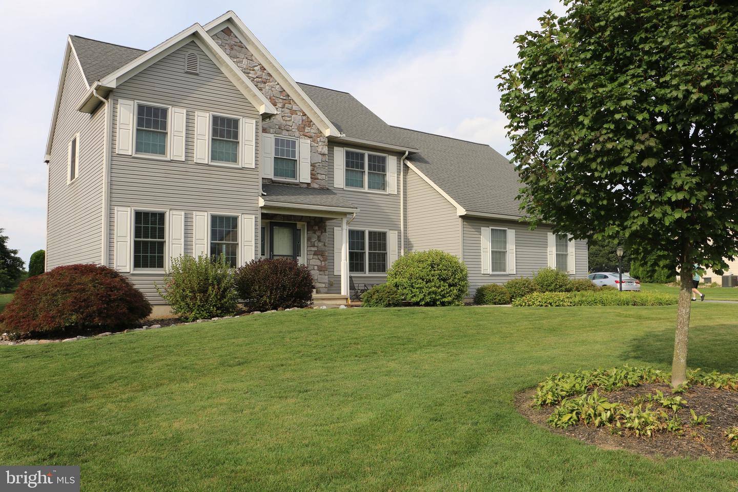 1033 CIDER LN