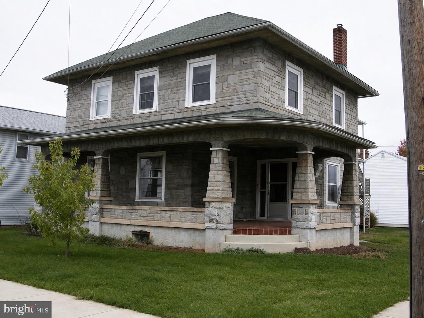 112 N Strawberry St Property Photo 1