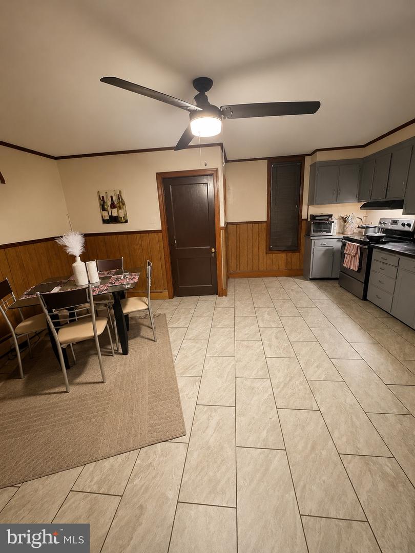 112 N Strawberry St Property Photo 3
