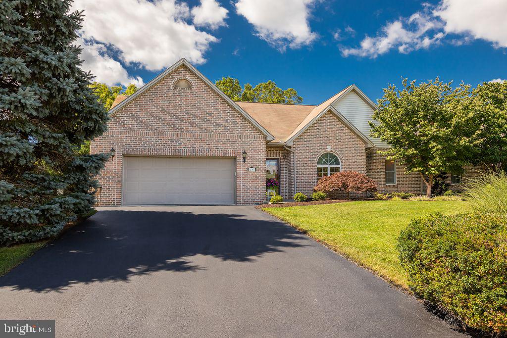 43 Fairfax Ln Property Photo 1