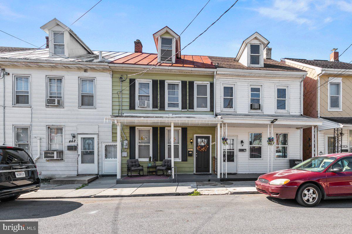 444 Pershing Ave Property Photo 1