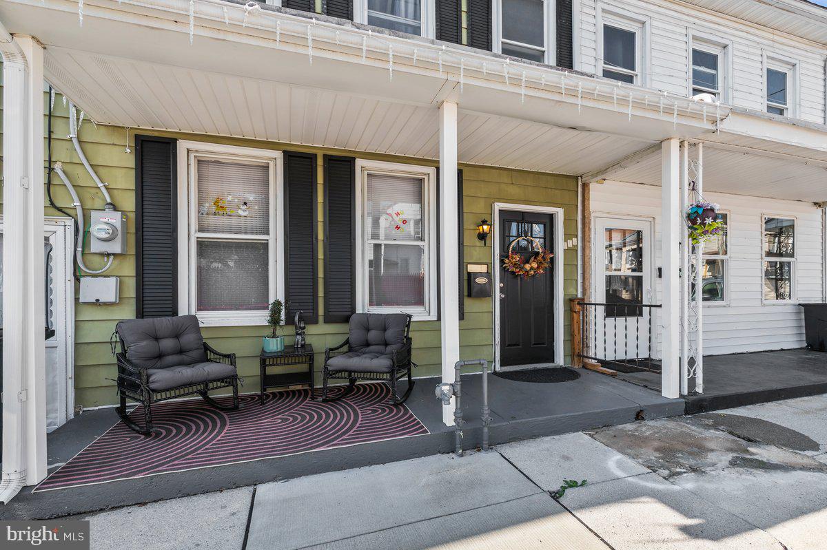 444 Pershing Ave Property Photo 3