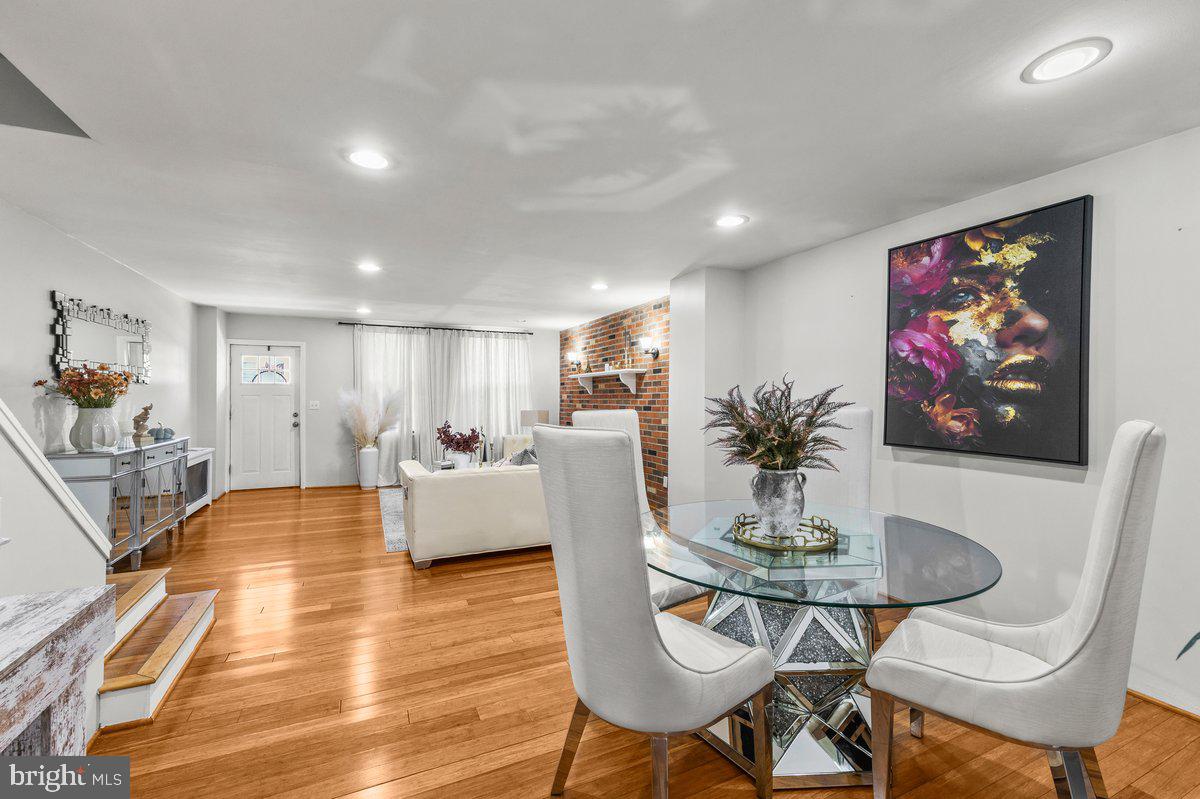 444 Pershing Ave Property Photo 8
