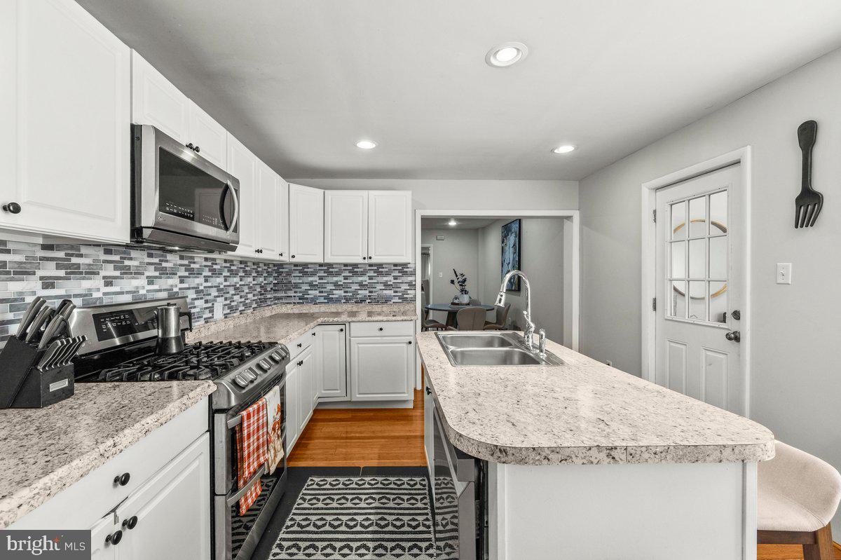 444 Pershing Ave Property Photo 14