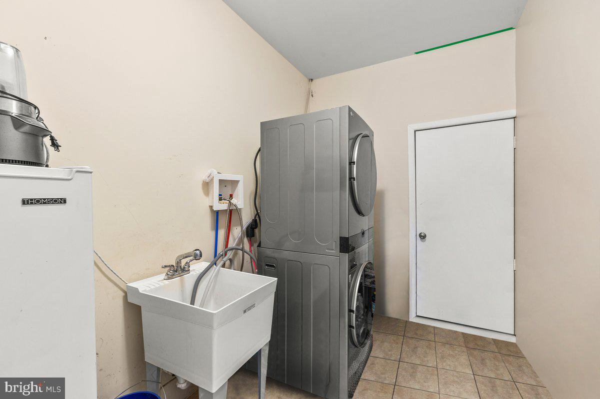 444 Pershing Ave Property Photo 26