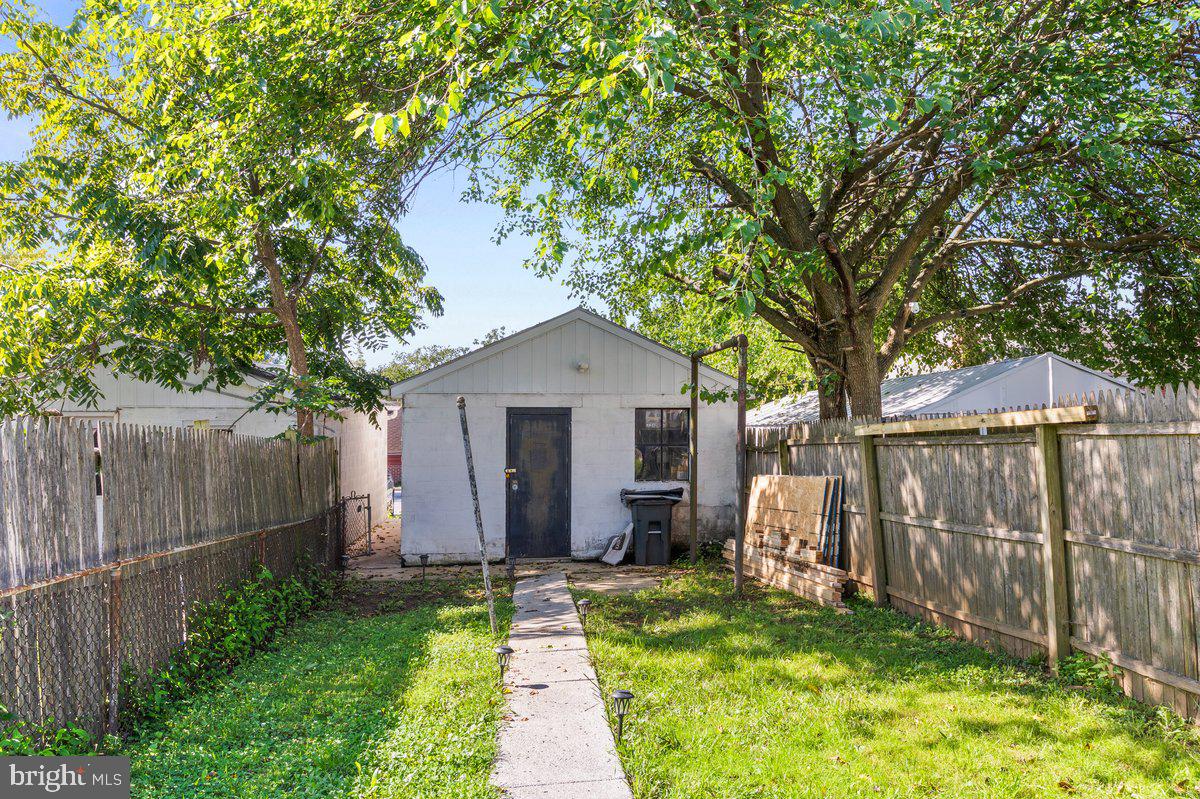 444 Pershing Ave Property Photo 29