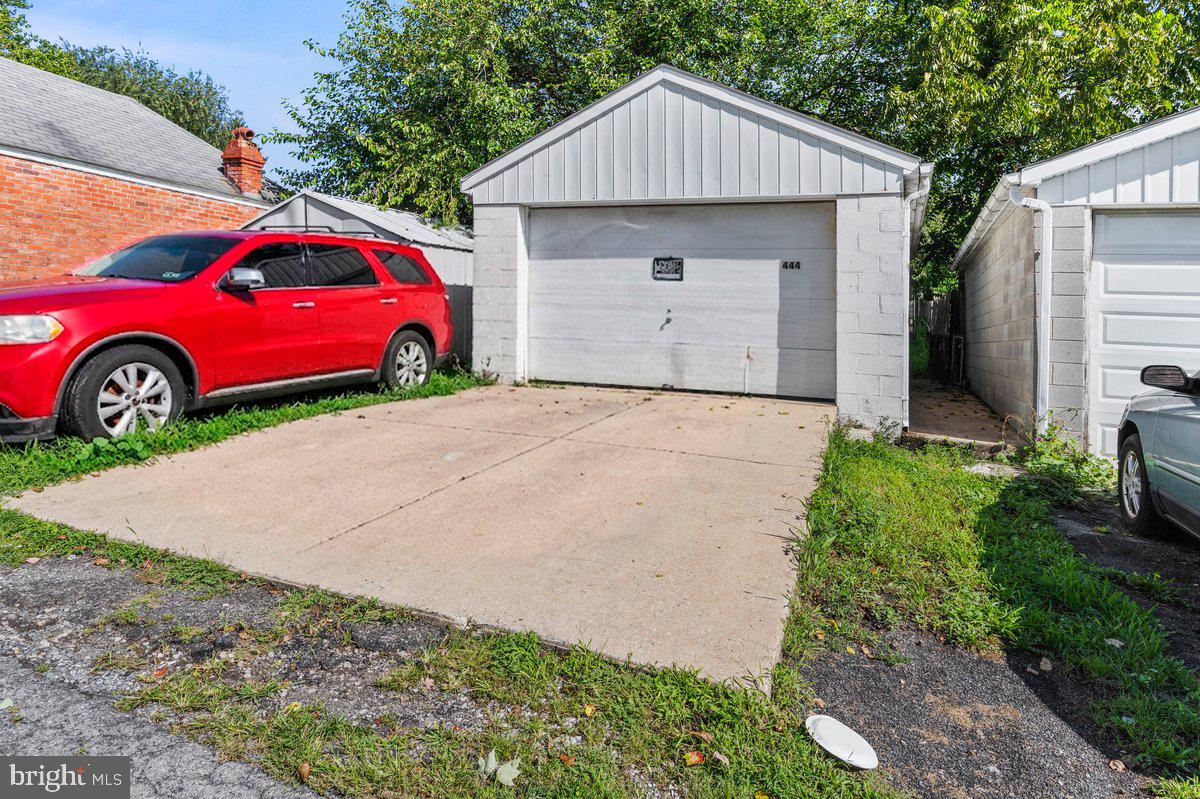 444 Pershing Ave Property Photo 31