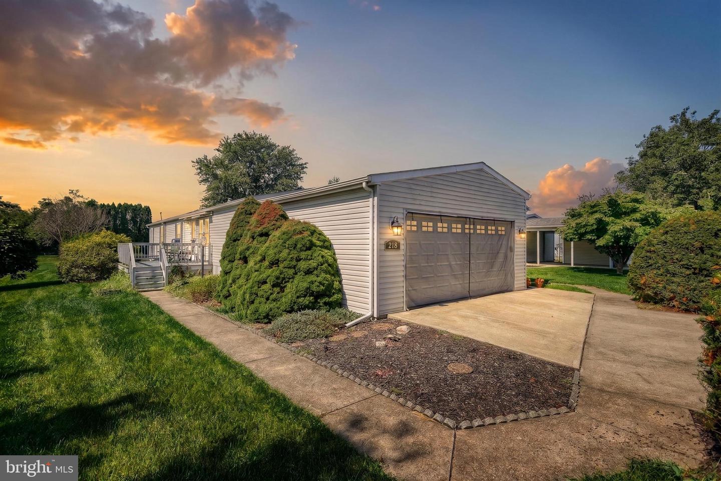 218 W Spruce St Property Photo 2