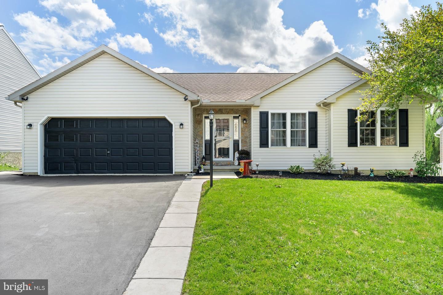 17 Mayflower Dr Property Photo 1