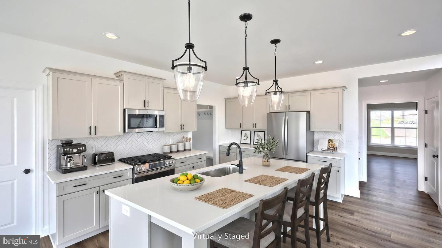 741 Sunset Blvd Property Photo 3