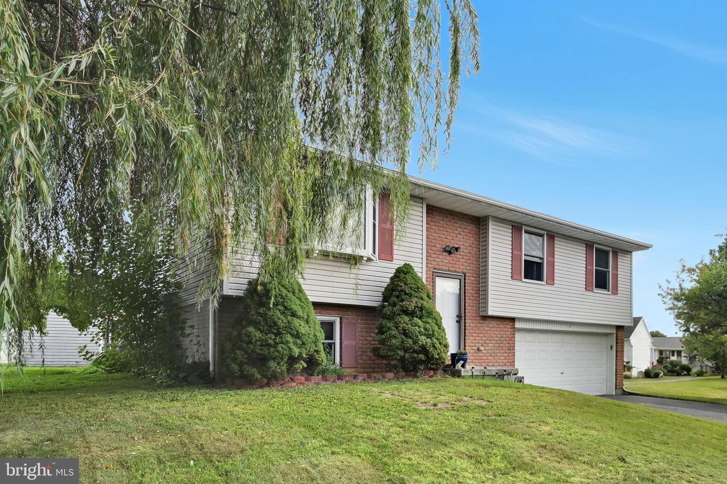 4 Edgemont Ln Property Photo 1