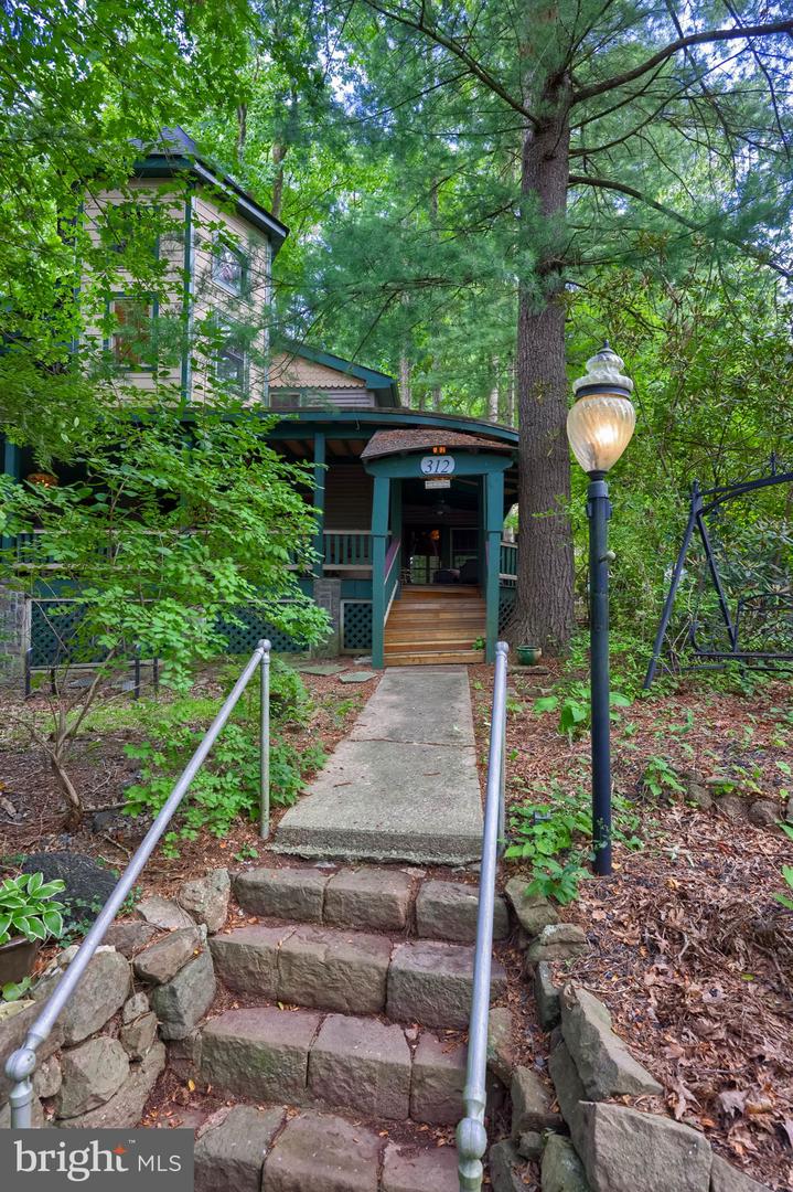 312 Pennsylvania Ave Property Photo 6