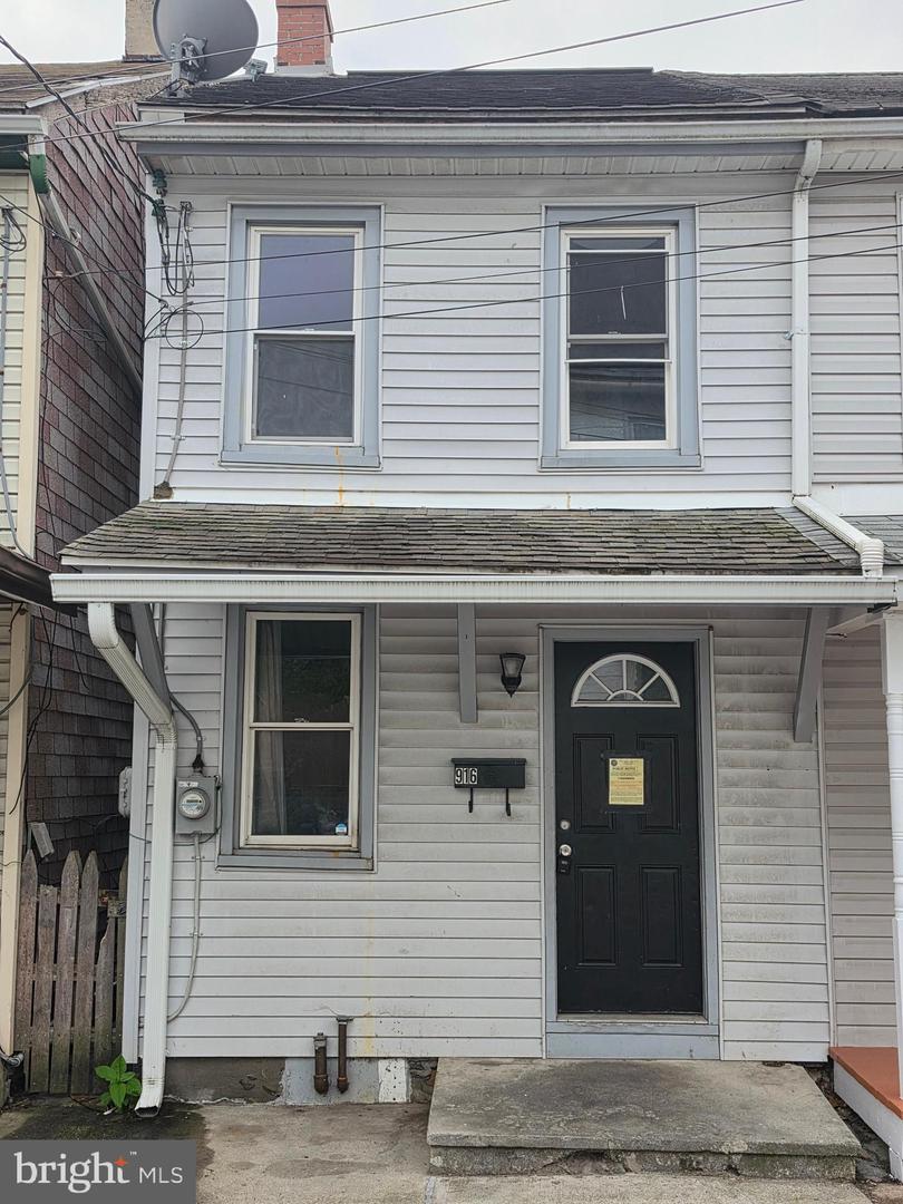 916 ELIZABETH ST