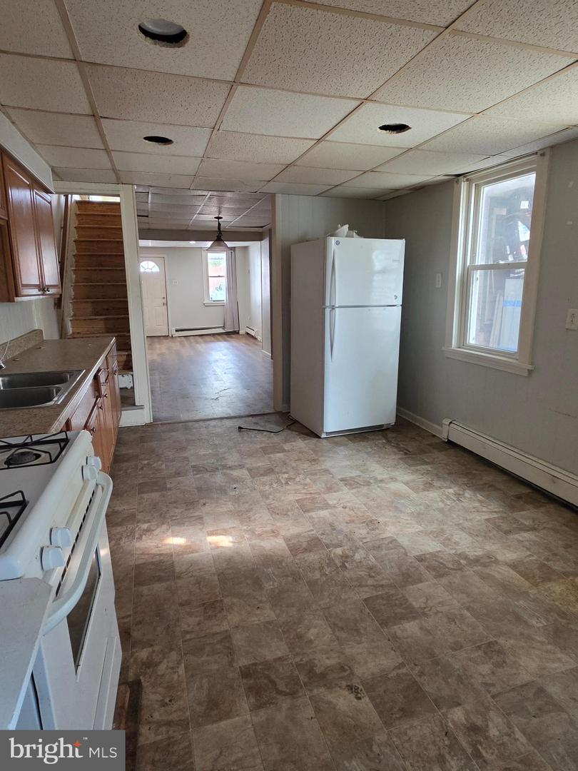 916 Elizabeth St Property Photo 4