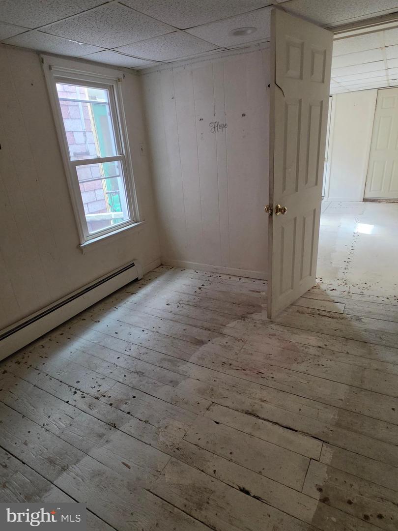916 Elizabeth St Property Photo 9