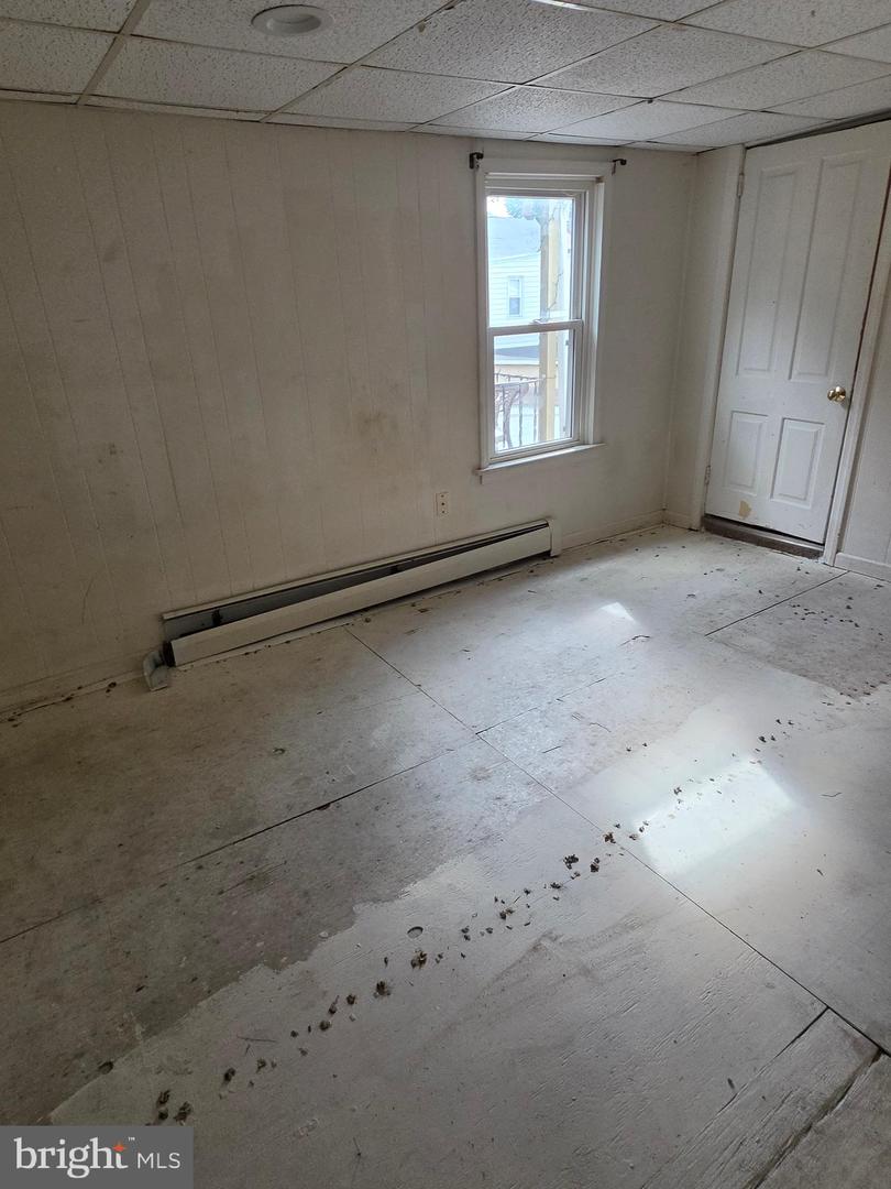 916 Elizabeth St Property Photo 10