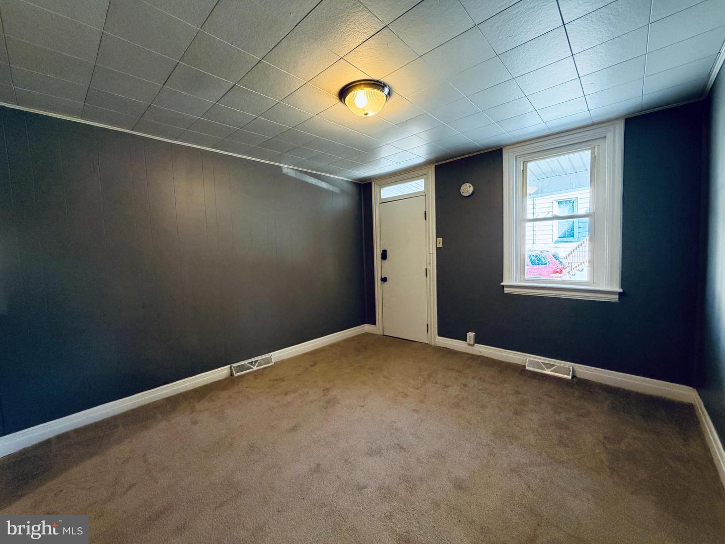 918 Elizabeth St Property Photo 3