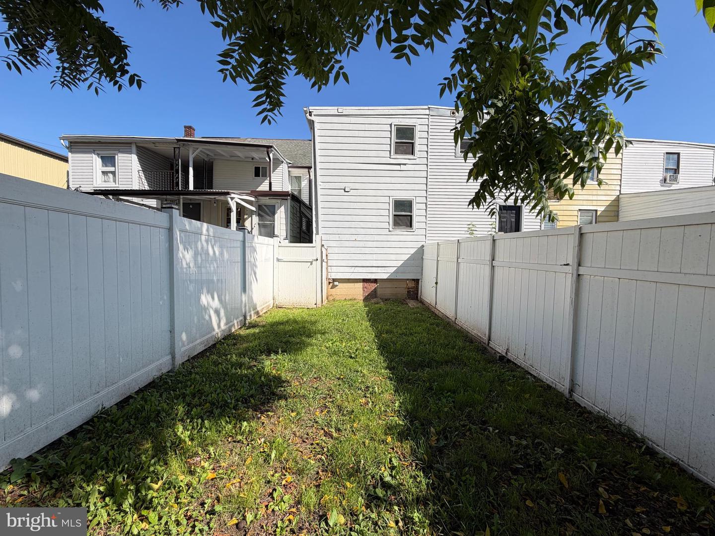 918 Elizabeth St Property Photo 14