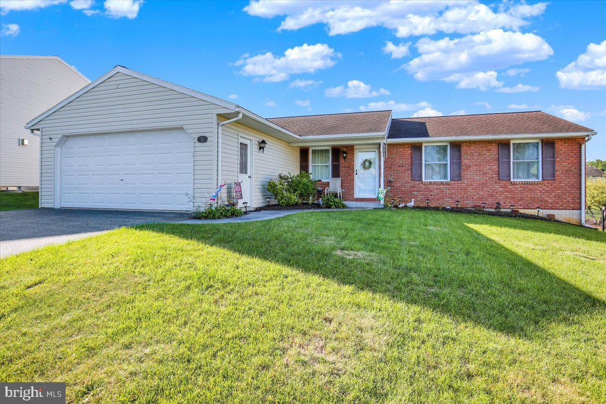 11 MEADOW DR Property Photo 1