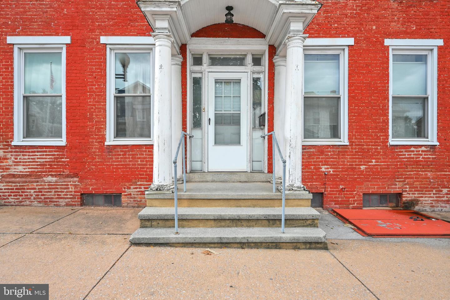 43 W Main St Property Photo 8